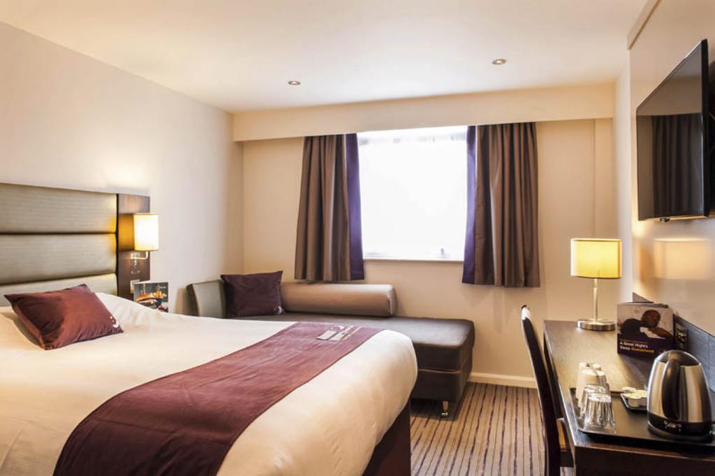 Premier Inn London Elstree / บอร์แรมวูด ภายนอก รูปภาพ