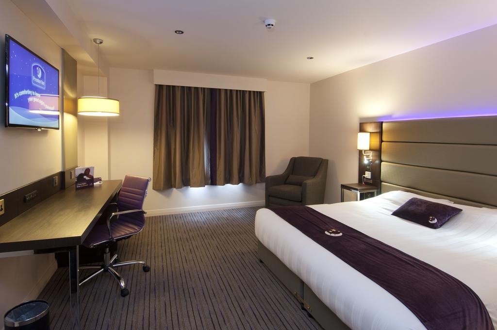 Premier Inn London Elstree / บอร์แรมวูด ภายนอก รูปภาพ