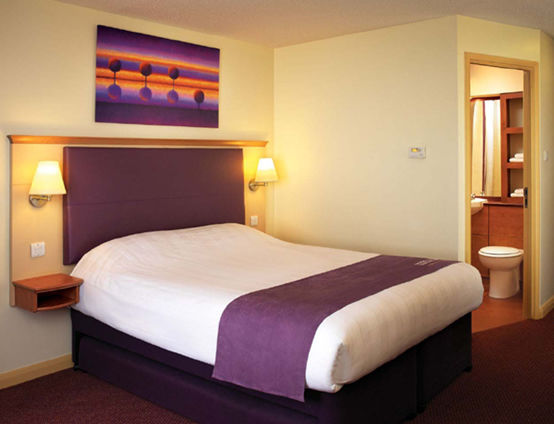 Premier Inn London Elstree / บอร์แรมวูด ภายนอก รูปภาพ