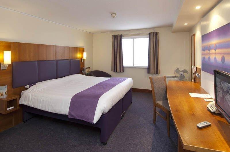 Premier Inn London Elstree / บอร์แรมวูด ภายนอก รูปภาพ