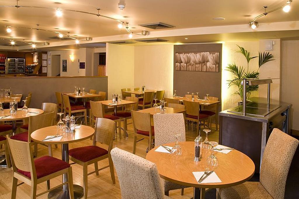 Premier Inn London Elstree / บอร์แรมวูด ภายนอก รูปภาพ