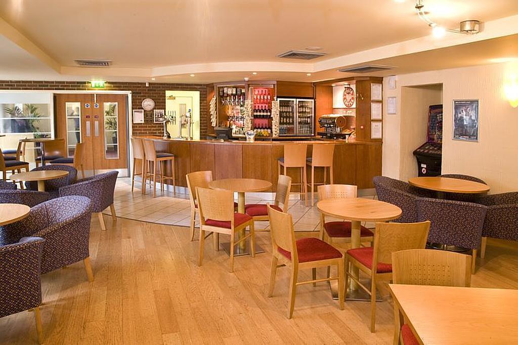 Premier Inn London Elstree / บอร์แรมวูด ภายนอก รูปภาพ
