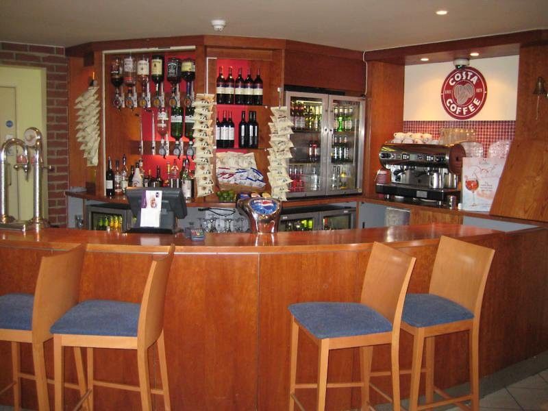 Premier Inn London Elstree / บอร์แรมวูด ภายนอก รูปภาพ